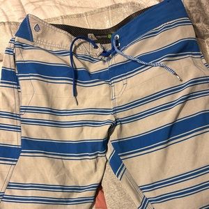 Volcom Size 31 men’s board shorts with pockets